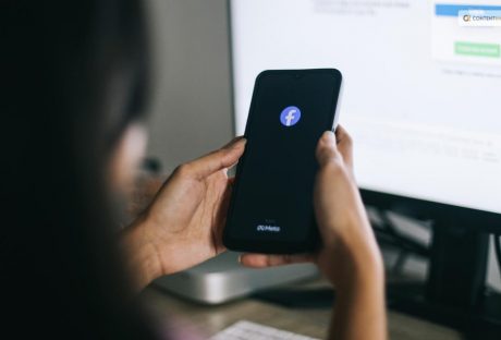 how to create a poll on facebook